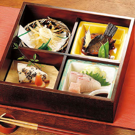 Photo: Japanese Cedar Shokado Bento Box 杉・荒彫松花堂弁当